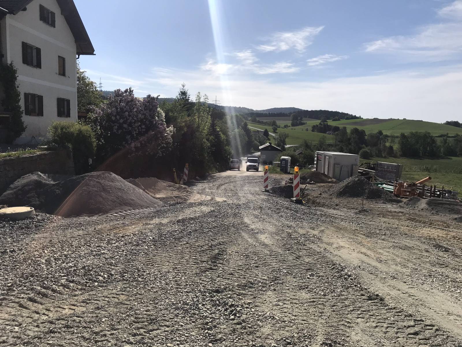  Fertigstellung der Straße & Fundamentarbeiten Symbolfoto