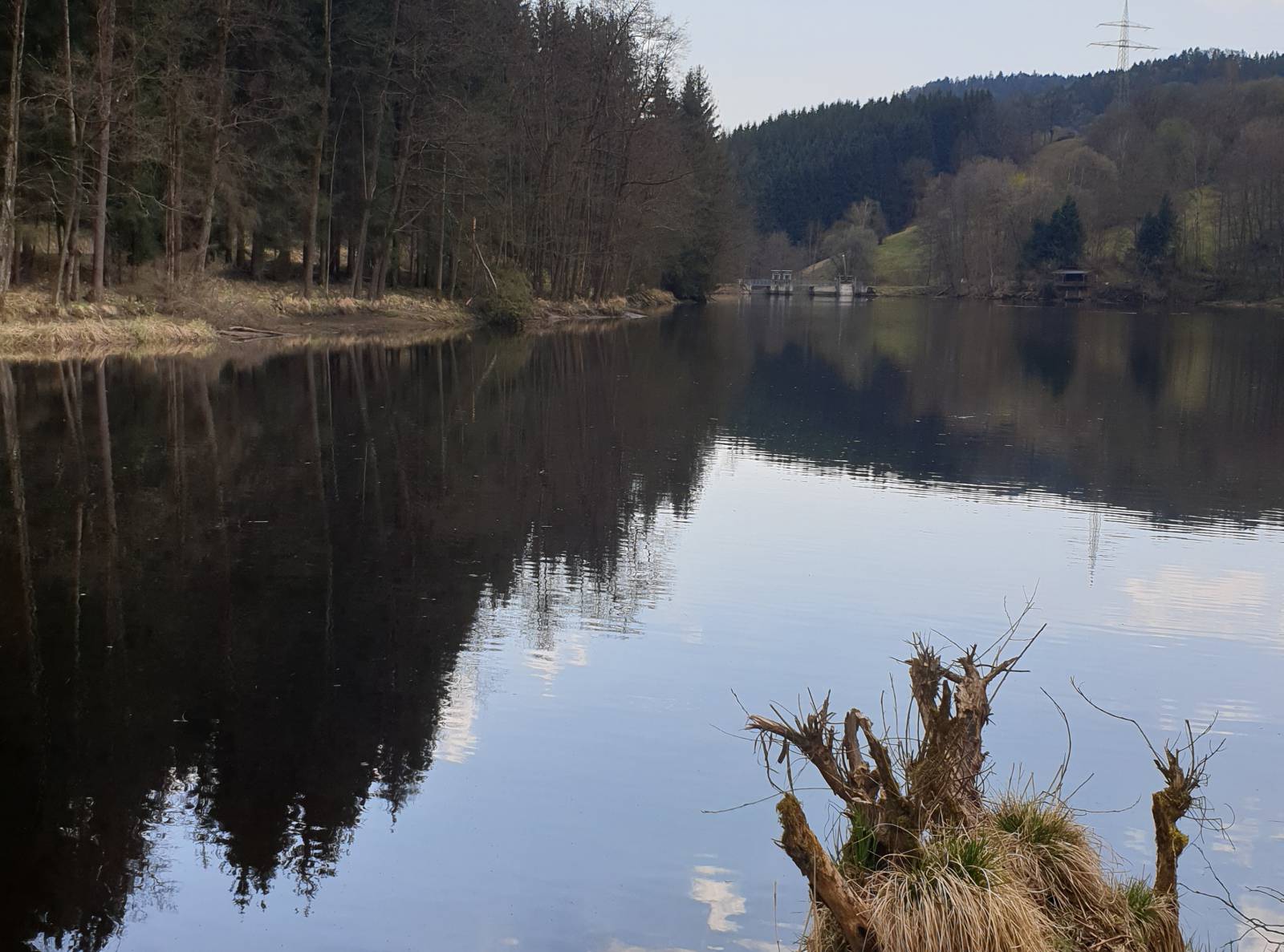 Geheimtip für Wanderer - der Hartmannsreiter Stausee Symbolfoto
