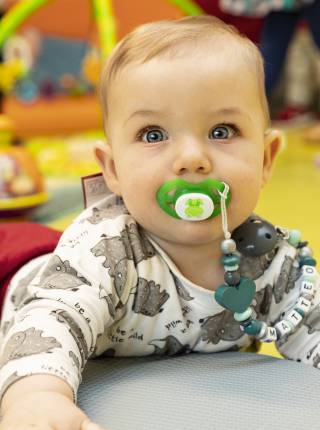 Erster Urlaub mit Baby Symbolfoto