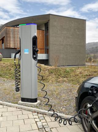 E-Auto laden direkt am Familienhotel Schreinerhof  Symbolfoto