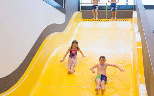 Rutschen im Aquapark