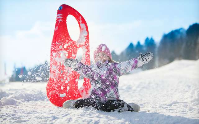 Rodeln und Rodelurlaub mit der Familie im bayerischen Wald