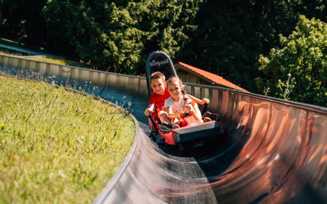 Familienurlaub im Bayerischen Wald: Rodelspaß & Erholung im Schreinerhof