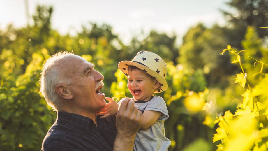 Familienzeit mit Oma & Opa Symbolfoto