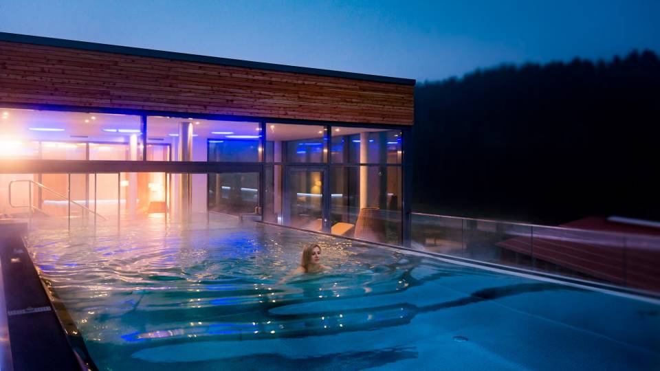 Outdoor Pool im Spa-Bereich