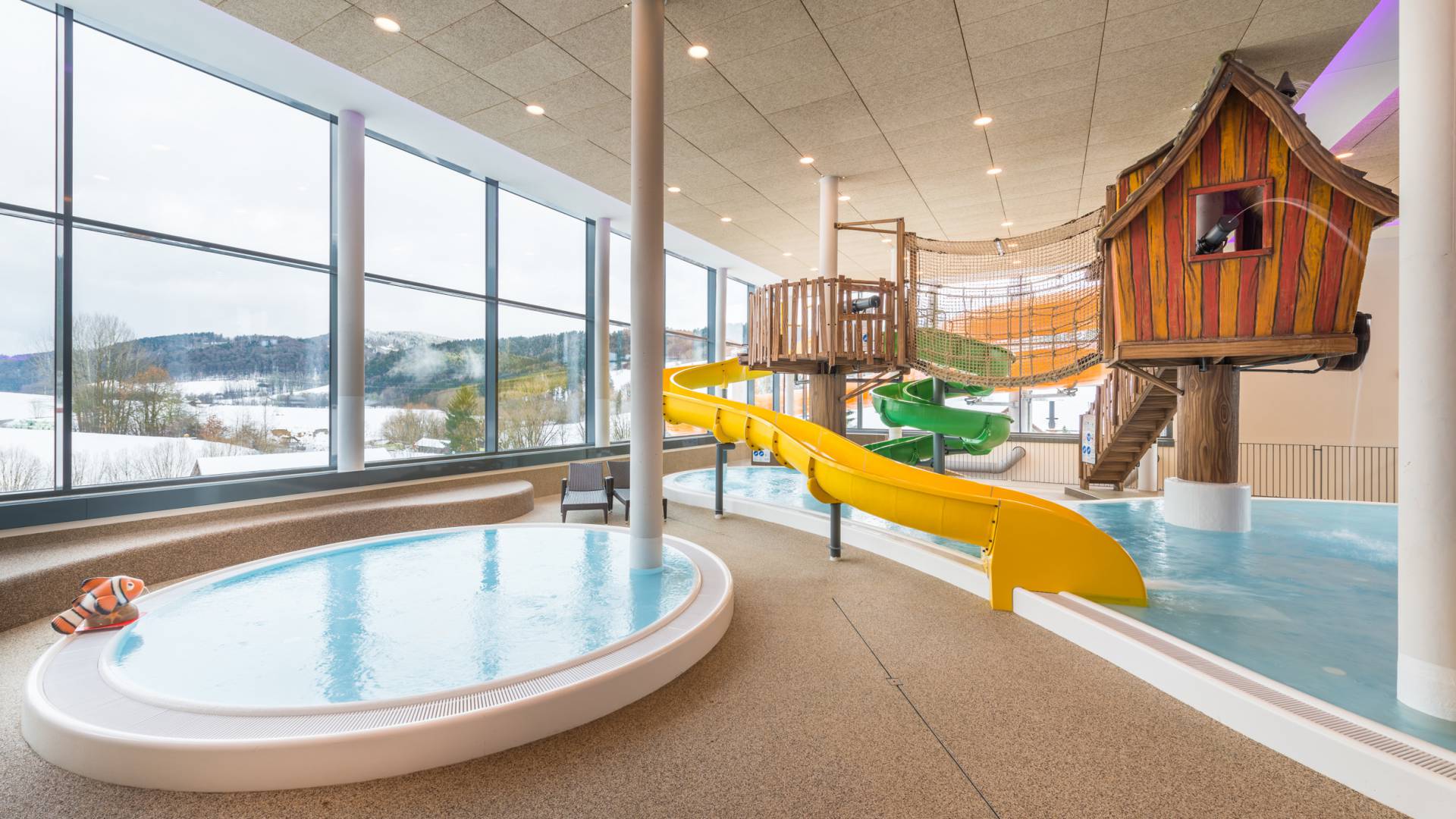 Die Wasserwelten mit Aquapark für Kinder im Familienhotel Schreinerhof