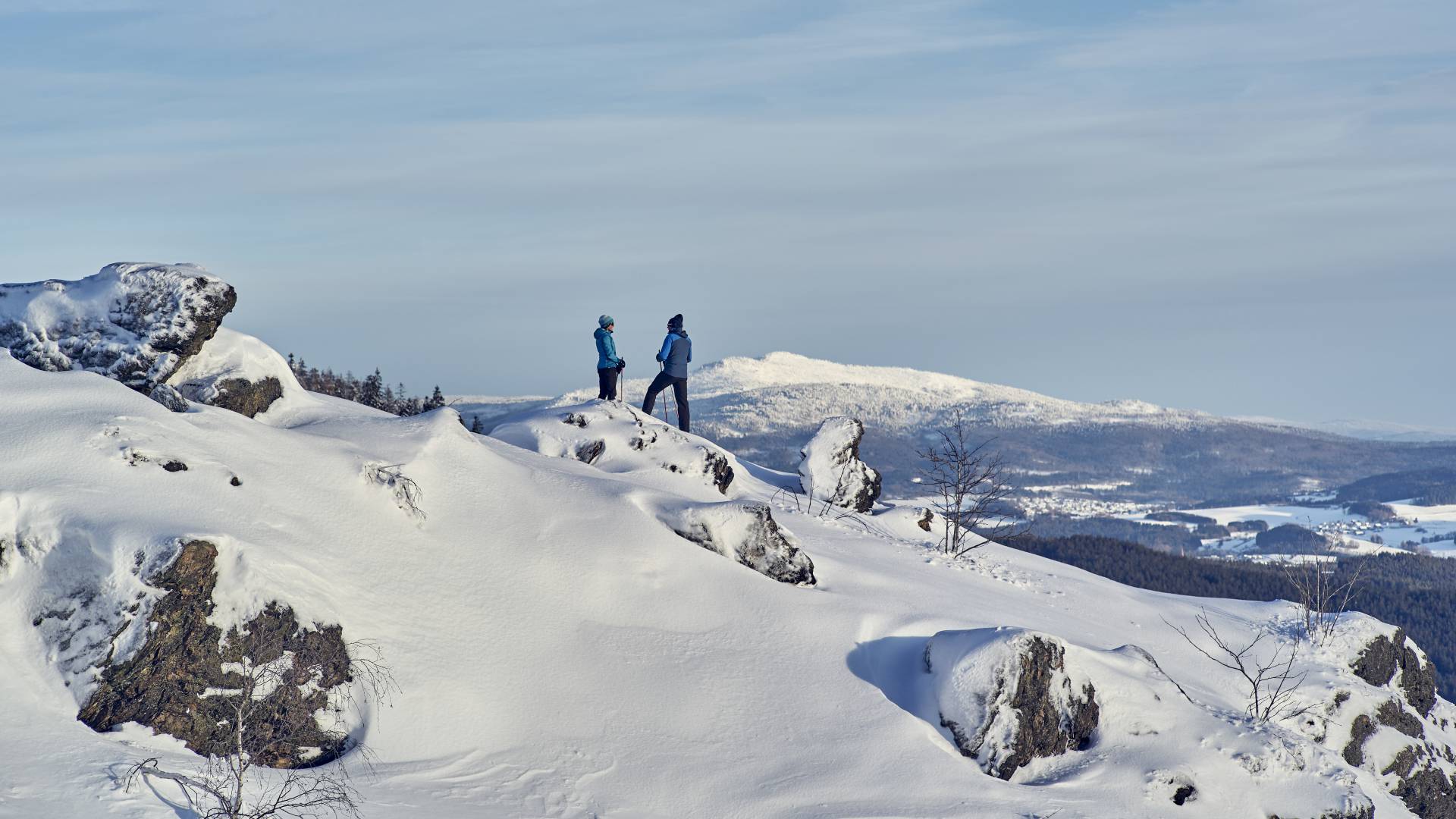 Auf zu luftigen Höhen des bayerischen Waldes: Schneeschuhwanderungen auf die Berge