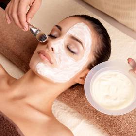 Beauty- und Kosmetikanwendung für Frauen