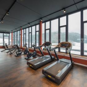 Fitnessgeräte im Fitnessstudio vom Familienhotel Schreinerhof