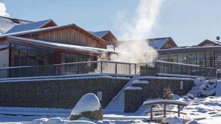 Familienhotel Schreinerhof Außenansicht im Winter