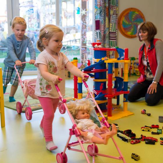 Kleinkinder spielen im Familotel Schreinerhof