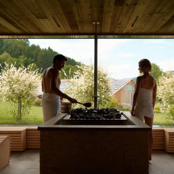 Wellnessurlaub für die ganze Familie mit Saunabereich, Eltern Wellness & Sky Pool im Familienhotel Schreinerhof