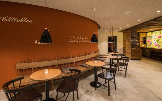 Tee- und Getränkebuffet im Saunabereich des Familienhotels Schreinerhof