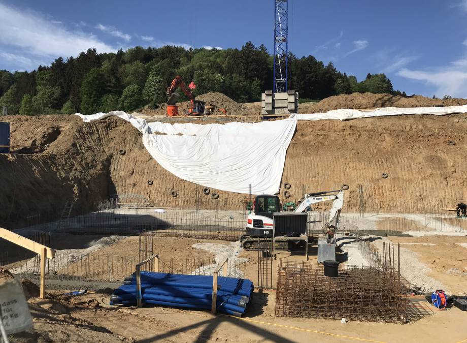  Fertigstellung der Straße & Fundamentarbeiten Symbolfoto