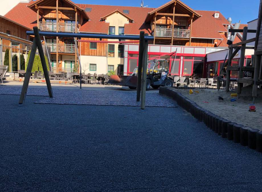 Wir arbeiten an Eurer Wunschliste - Punkt 2 "der Spielplatz im Biergarten" Symbolfoto