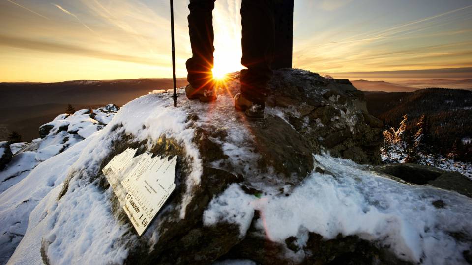 Winterwandern auf den Bergen des bayerischen Walds