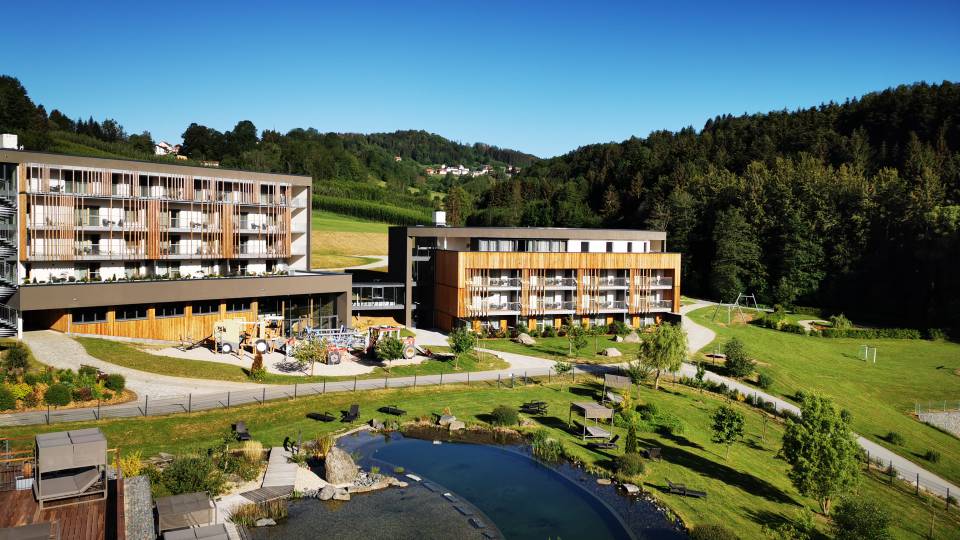 Außenansicht des Familotel Schreinerhof im Bayerischen Wald