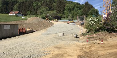  Fertigstellung der Straße & Fundamentarbeiten, Bild 1/6