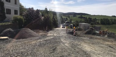  Fertigstellung der Straße & Fundamentarbeiten, Bild 2/6